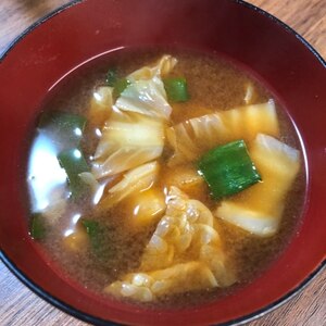 白菜と油揚げと葱のお味噌汁